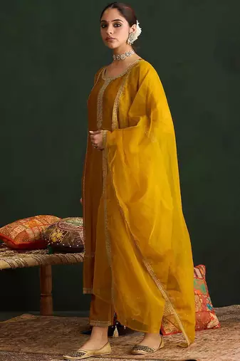 Ethnic Motifs Embroidered Sequinned Kurta With Trousers & Dupatta