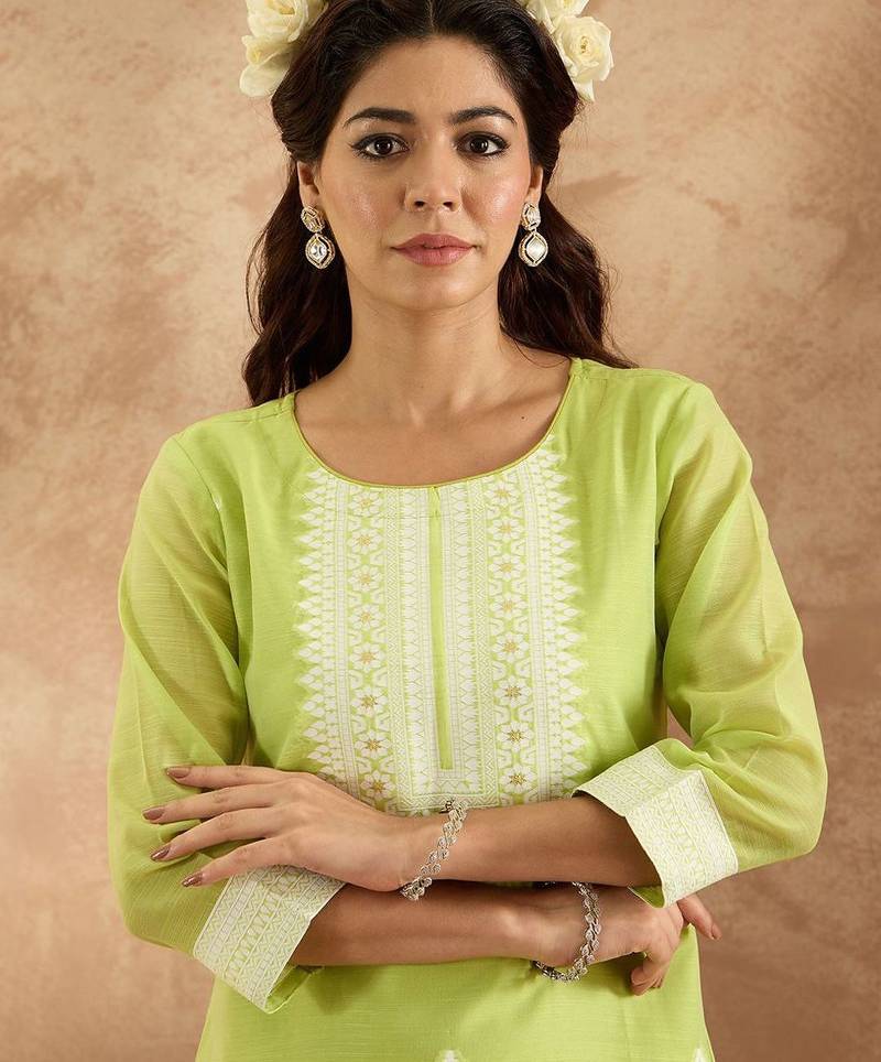 Women Woven Design Ethnic Motifs Regular Kurta with Trousers & With Dupatta