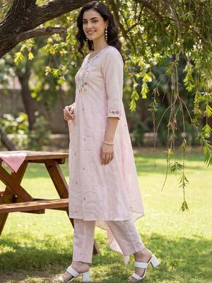 Women Floral Embroidered Regular Thread Work Pure Cotton Kurta with Trousers & With Dupatta 5