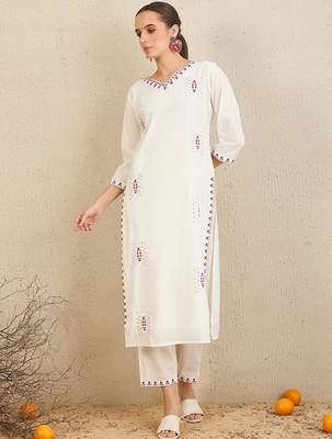 Floral Embroidered V-Neck Pure Cotton Straight Kurta With Trousers & Dupatta 2