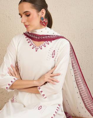 Floral Embroidered V-Neck Pure Cotton Straight Kurta With Trousers & Dupatta 3