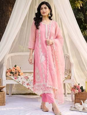 Women Floral Embroidered Regular Thread Work Kurta with Trousers & With Dupatta 1