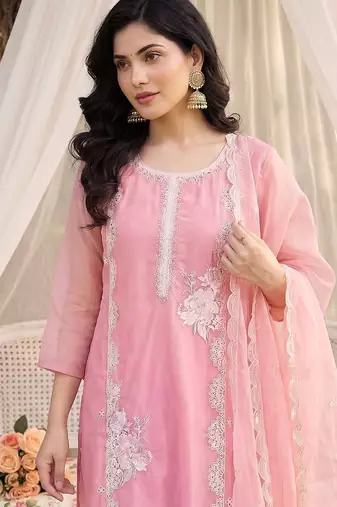 Women Floral Embroidered Regular Thread Work Kurta with Trousers & With Dupatta