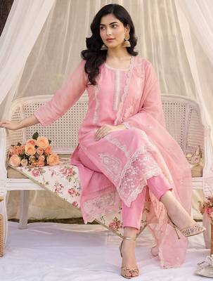 Women Floral Embroidered Regular Thread Work Kurta with Trousers & With Dupatta 5