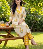 Women Floral Printed Regular Pure Cotton Kurta with Trousers