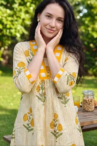 Women Floral Printed Regular Pure Cotton Kurta with Trousers