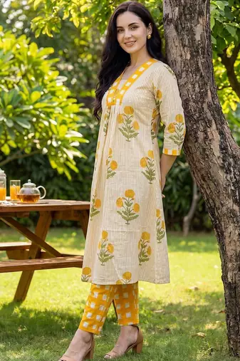 Women Floral Printed Regular Pure Cotton Kurta with Trousers