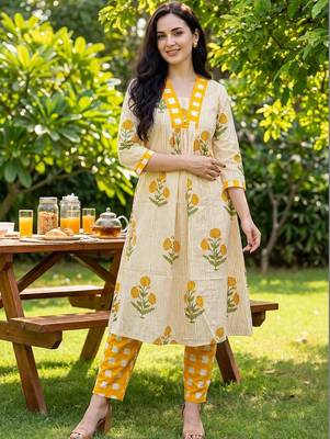 Women Floral Printed Regular Pure Cotton Kurta with Trousers 6