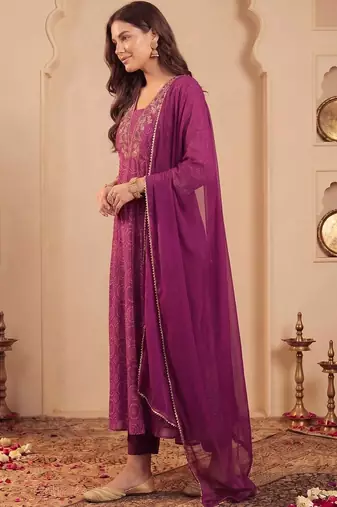 Women Floral Embroidered Regular Sequinned Kurta with Trousers & With Dupatta