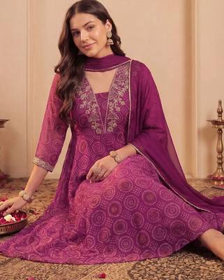 Women Floral Embroidered Regular Sequinned Kurta with Trousers & With Dupatta 5