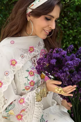 Women Floral Embroidered Thread Work Pure Cotton Kurta with Trousers & Dupatta
