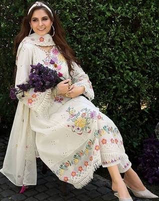 Women Floral Embroidered Thread Work Pure Cotton Kurta with Trousers & Dupatta 3