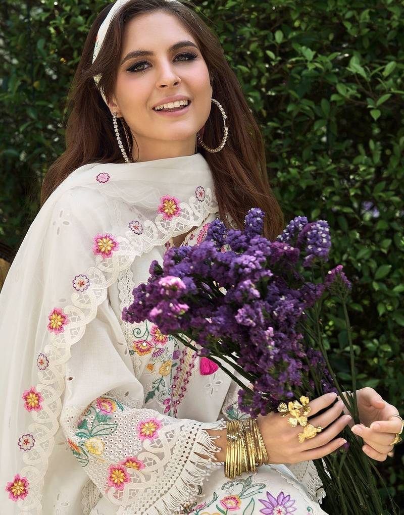 Women Floral Embroidered Thread Work Pure Cotton Kurta with Trousers & Dupatta