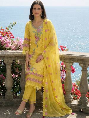 Women Floral Embroidered Regular Thread Work Pure Cotton Kurta with Trousers & With Dupatta 1