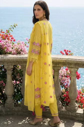 Women Floral Embroidered Regular Thread Work Pure Cotton Kurta with Trousers & With Dupatta