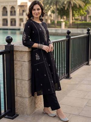Women Ethnic Motifs Embroidered Regular Thread Work Pure Cotton Kurta with Trousers 1