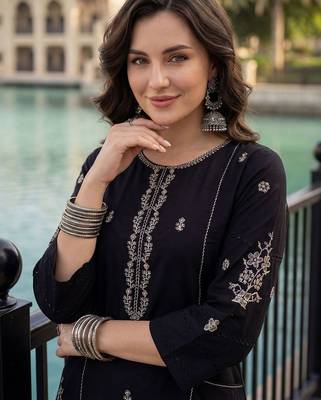 Women Ethnic Motifs Embroidered Regular Thread Work Pure Cotton Kurta with Trousers 2