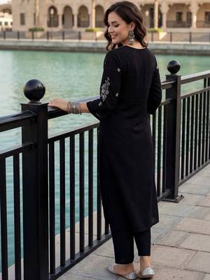 Women Ethnic Motifs Embroidered Regular Thread Work Pure Cotton Kurta with Trousers 4