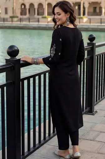 Women Ethnic Motifs Embroidered Regular Thread Work Pure Cotton Kurta with Trousers