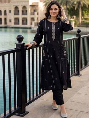 Women Ethnic Motifs Embroidered Regular Thread Work Pure Cotton Kurta with Trousers 6