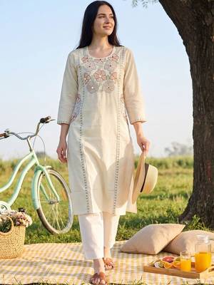 Women Floral Embroidered Regular Thread Work Pure Cotton Kurta with Trousers 1