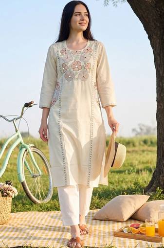 Women Floral Embroidered Regular Thread Work Pure Cotton Kurta with Trousers