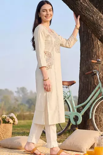 Women Floral Embroidered Regular Thread Work Pure Cotton Kurta with Trousers
