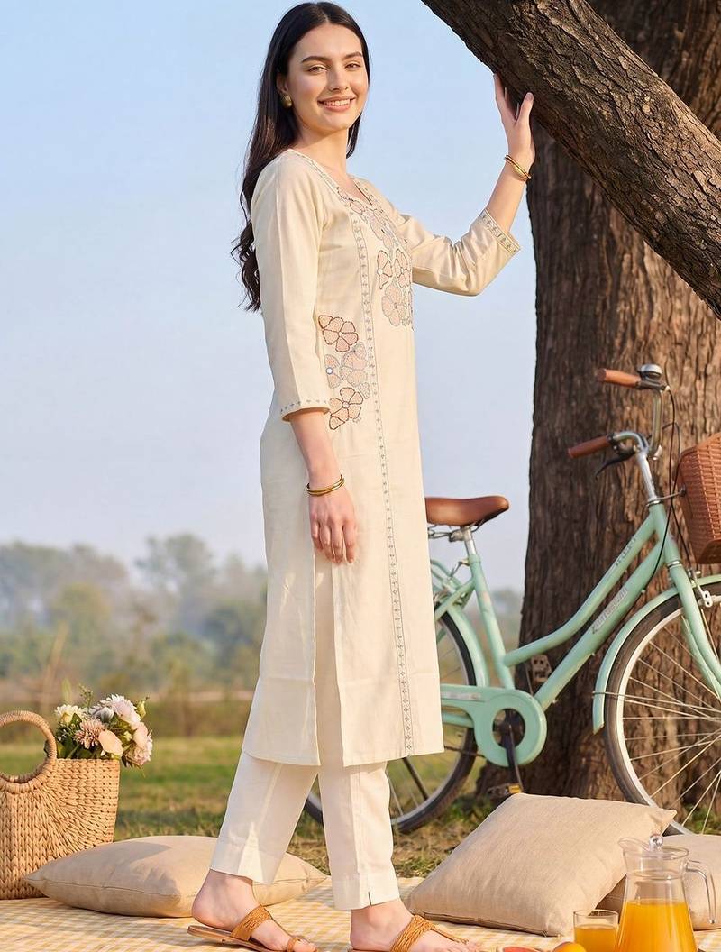 Women Floral Embroidered Regular Thread Work Pure Cotton Kurta with Trousers