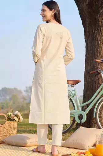 Women Floral Embroidered Regular Thread Work Pure Cotton Kurta with Trousers