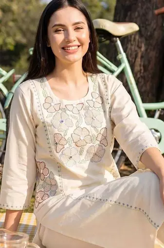 Women Floral Embroidered Regular Thread Work Pure Cotton Kurta with Trousers