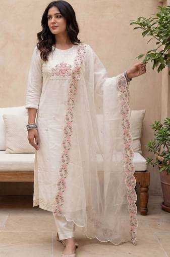 Women Floral Embroidered Regular Thread Work Kurta with Trousers & With Dupatta