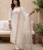 Women Floral Embroidered Regular Thread Work Kurta with Trousers & With Dupatta