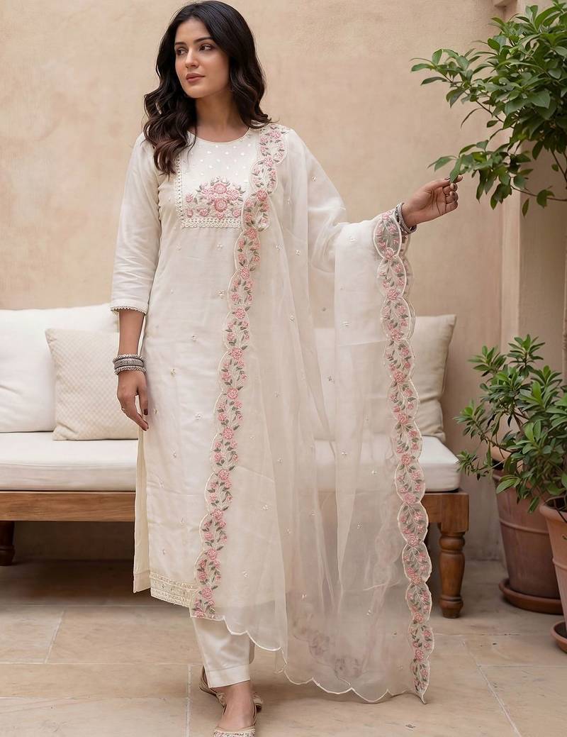 Women Floral Embroidered Regular Thread Work Kurta with Trousers & With Dupatta