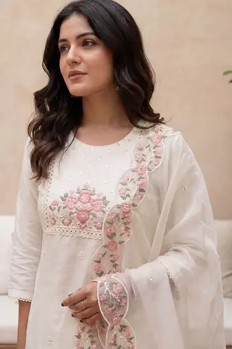 Women Floral Embroidered Regular Thread Work Kurta with Trousers & With Dupatta