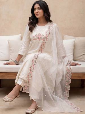 Women Floral Embroidered Regular Thread Work Kurta with Trousers & With Dupatta 5