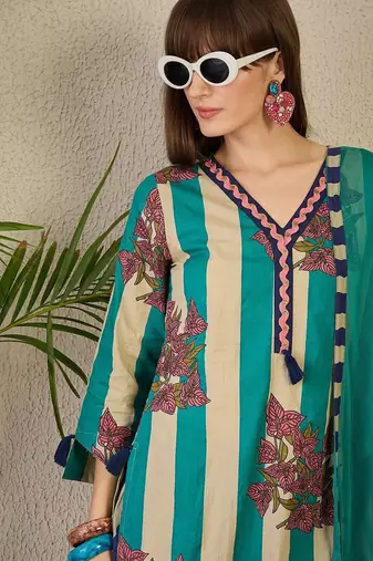 Women Floral Printed Pure Cotton V-Neck Kurta with Trousers & With Dupatta