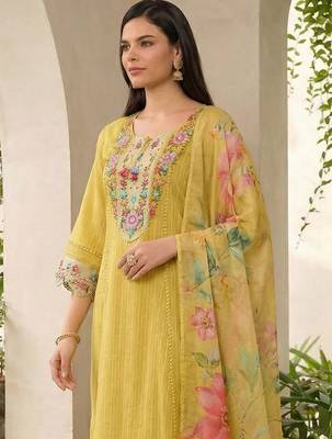 Women Floral Embroidered Regular Thread Work Pure Cotton Kurta with Trousers & With Dupatta 2