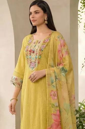 Women Floral Embroidered Regular Thread Work Pure Cotton Kurta with Trousers & With Dupatta