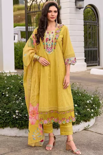 Women Floral Embroidered Regular Thread Work Pure Cotton Kurta with Trousers & With Dupatta