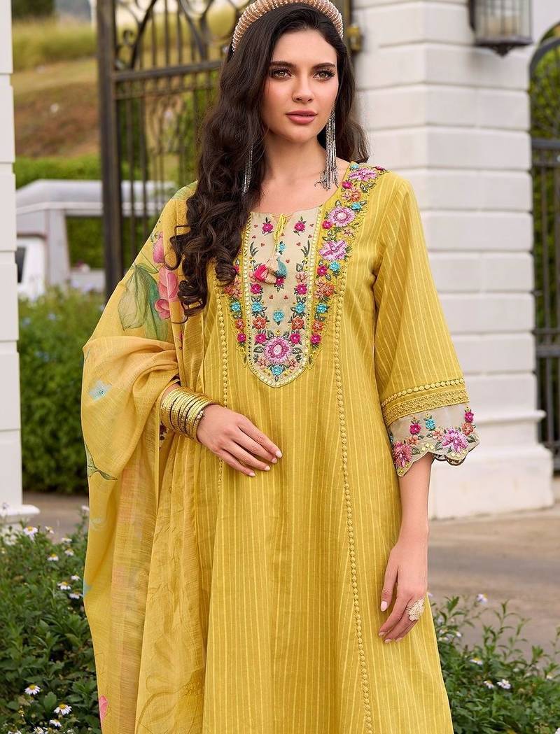 Women Floral Embroidered Regular Thread Work Pure Cotton Kurta with Trousers & With Dupatta