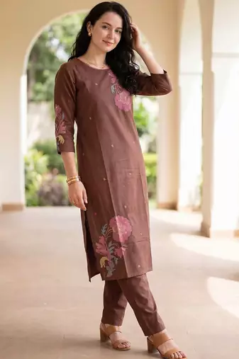 Women Floral Embroidered Regular Thread Work Kurta with Palazzos