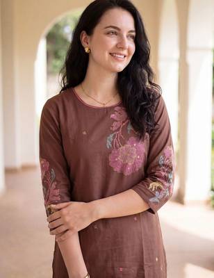 Women Floral Embroidered Regular Thread Work Kurta with Palazzos 3