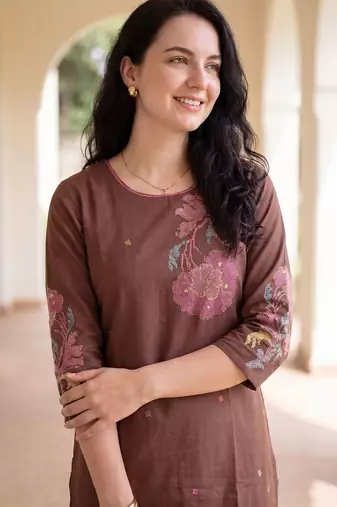 Women Floral Embroidered Regular Thread Work Kurta with Palazzos