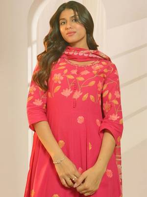 Women Floral Printed Panelled Pure Cotton Kurta with Trousers & With Dupatta 2