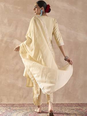 Floral Embroidered V-Neck Thread Work Pure Cotton Kurta With Trousers & Dupatta 3