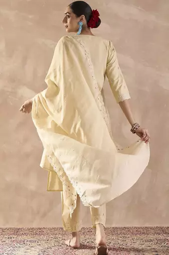 Floral Embroidered V-Neck Thread Work Pure Cotton Kurta With Trousers & Dupatta
