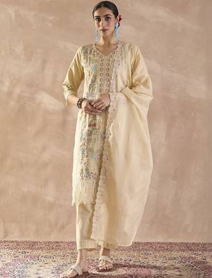 Floral Embroidered V-Neck Thread Work Pure Cotton Kurta With Trousers & Dupatta 5