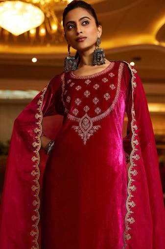 Women Ethnic Motifs Embroidered Regular Velvet Kurta with Trousers & With Dupatta