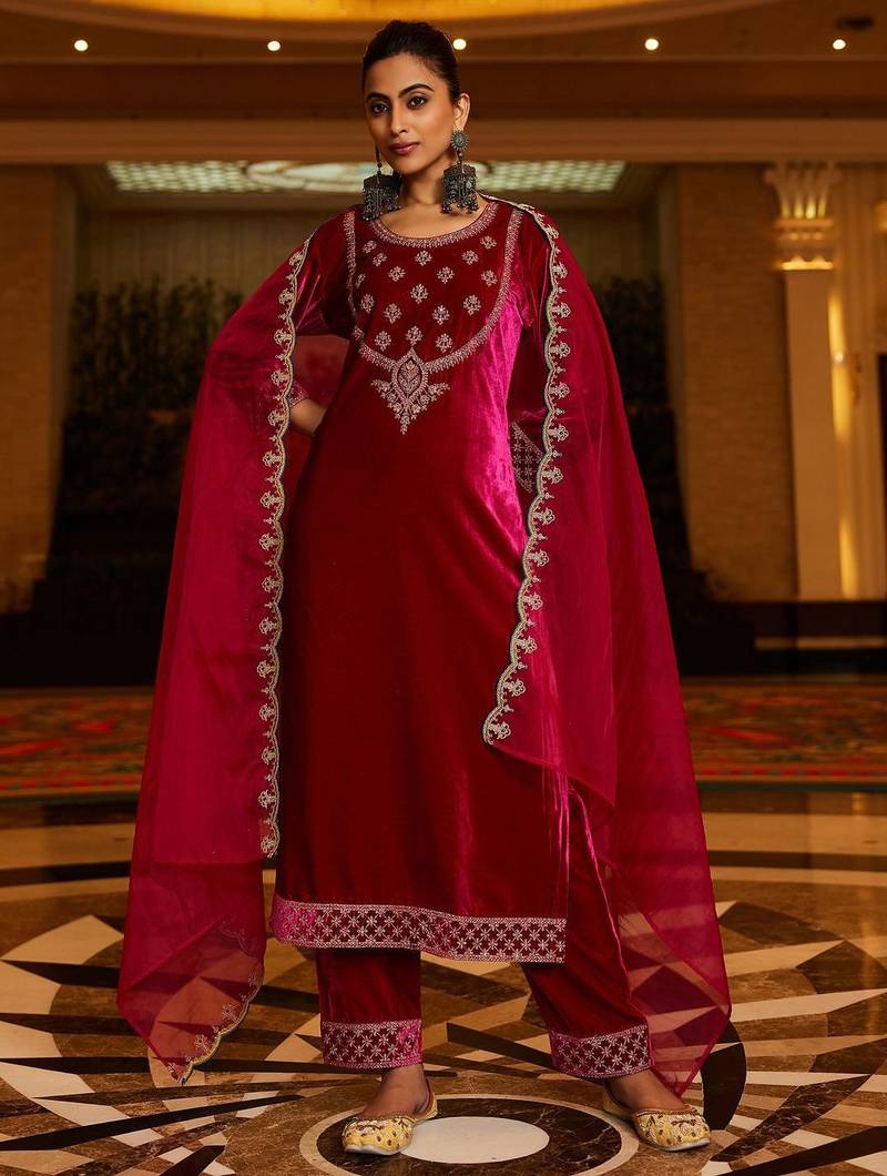 Women Ethnic Motifs Embroidered Regular Velvet Kurta with Trousers & With Dupatta