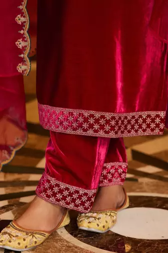Women Ethnic Motifs Embroidered Regular Velvet Kurta with Trousers & With Dupatta